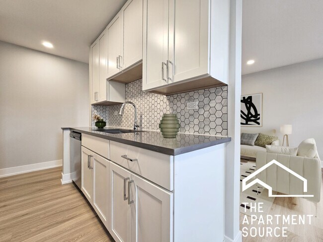 Building Photo - 516 W Aldine Ave