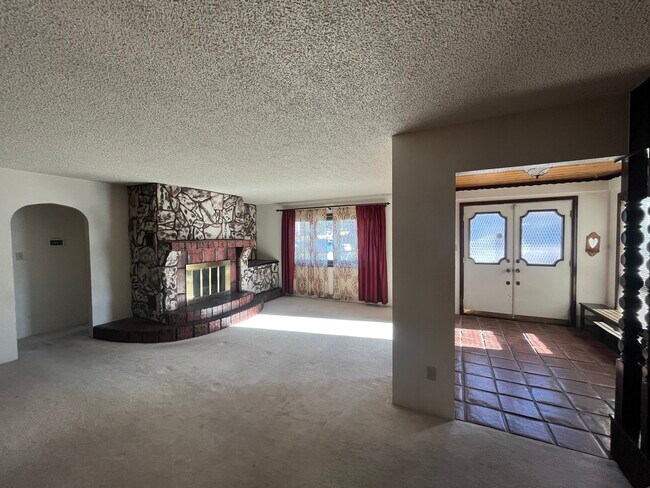 Foyer and living room - 1754 Palmer Park Blvd
