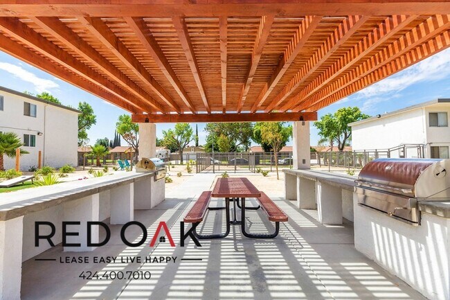 Foto del edificio - 13325 Heacock St