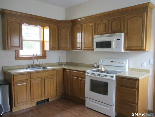 Building Photo - 76 Dog Hill Rd