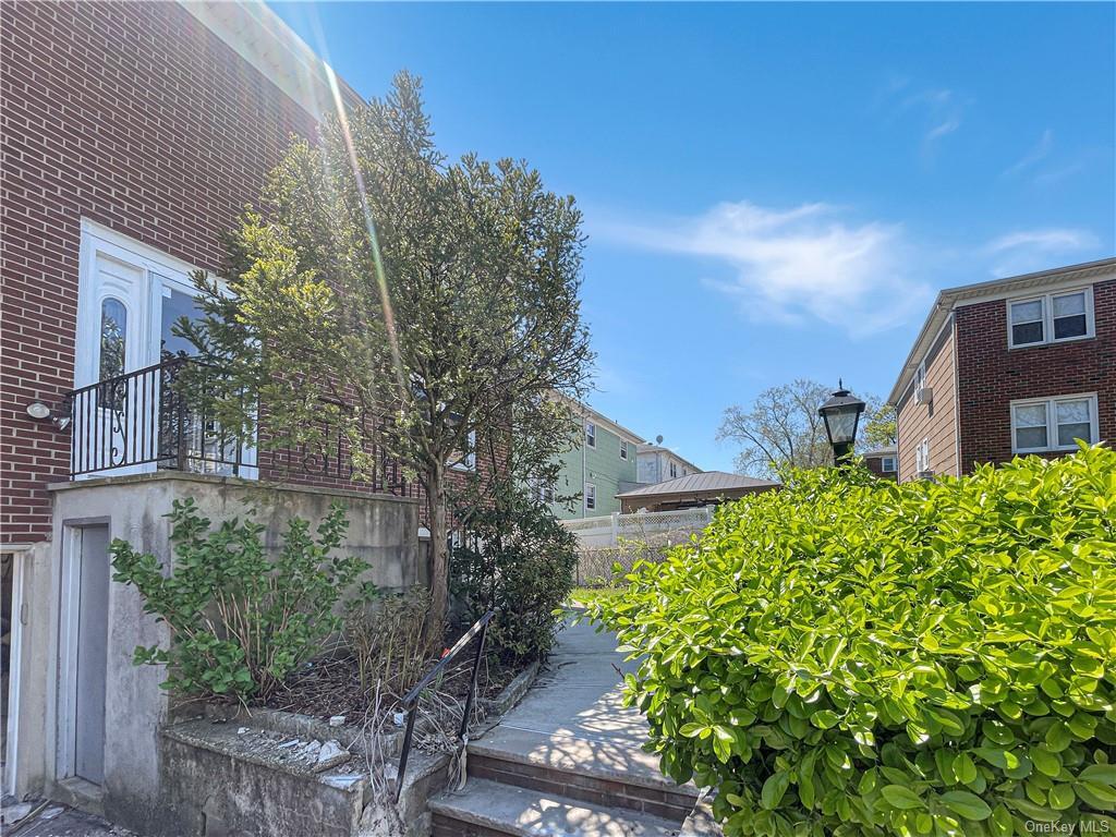 Primary Photo - 15 Calvi Ln