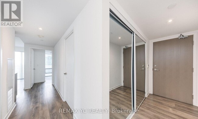 Photo du bâtiment - 100 Harbour St