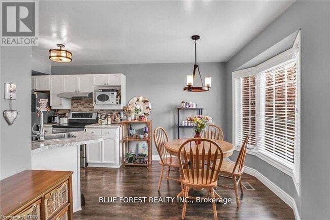 Photo du bâtiment - 70 Chapman Ct