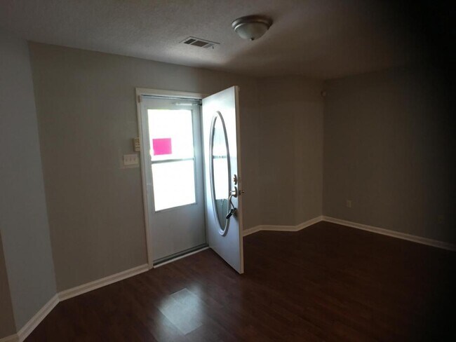 Foto del edificio - 105 Northeast Drive