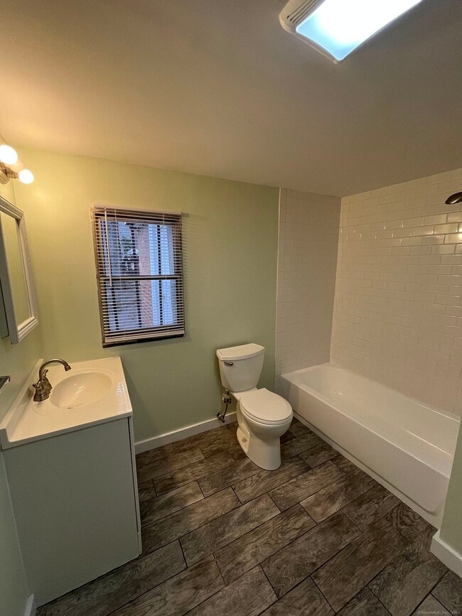 Building Photo - 19 Ferris Ave