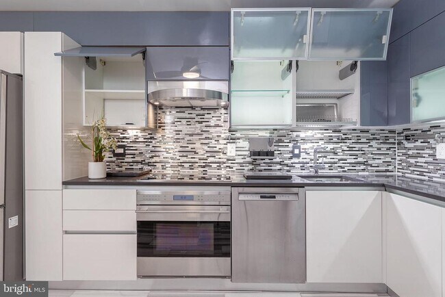 Foto del edificio - 5902 Mt Eagle Dr