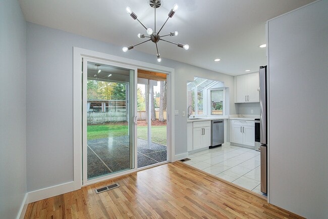 Building Photo - 3Bd/1.5Ba Bellevue House