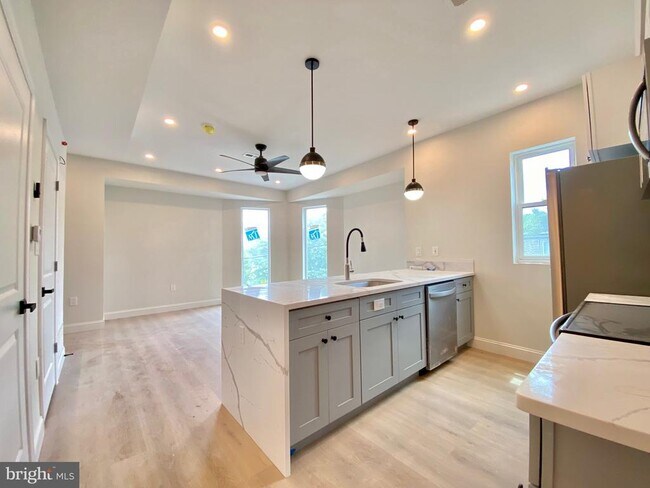 Foto del edificio - 6100 Ridge Ave