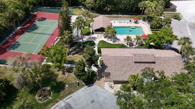 Building Photo - 5037 Village Garden Dr