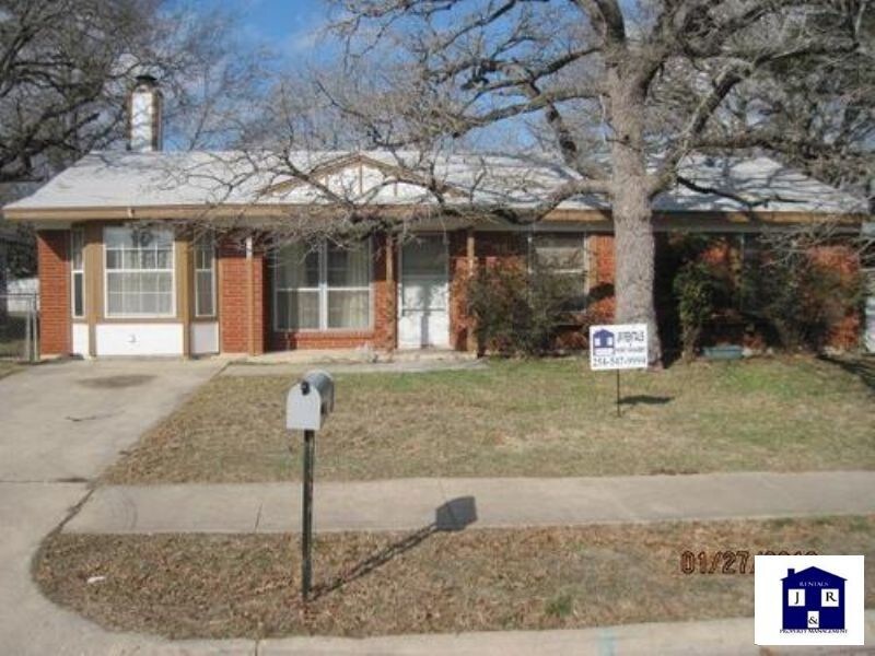 Primary Photo - If Cozy Is What Your Looking, For This Hom...