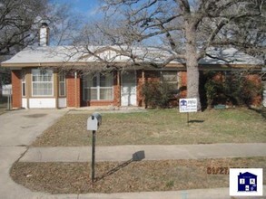 Building Photo - 2412 Post Oak Ave
