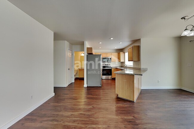 Building Photo - 16627 Greenleaf Ave SE
