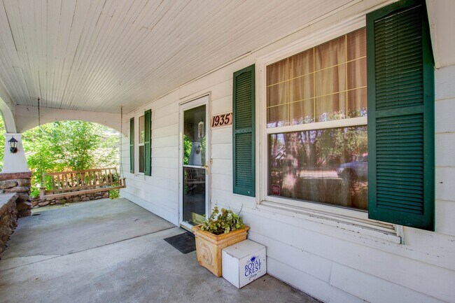 Foto del edificio - Charming 4BD Victorian near Downtown Color...