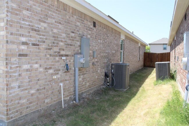 Foto del edificio - 6416 Bishop Dr