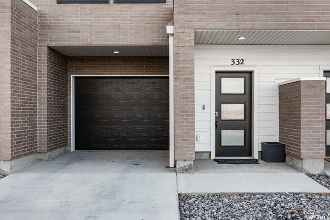 Building Photo - Draper townhome with VIEWS!