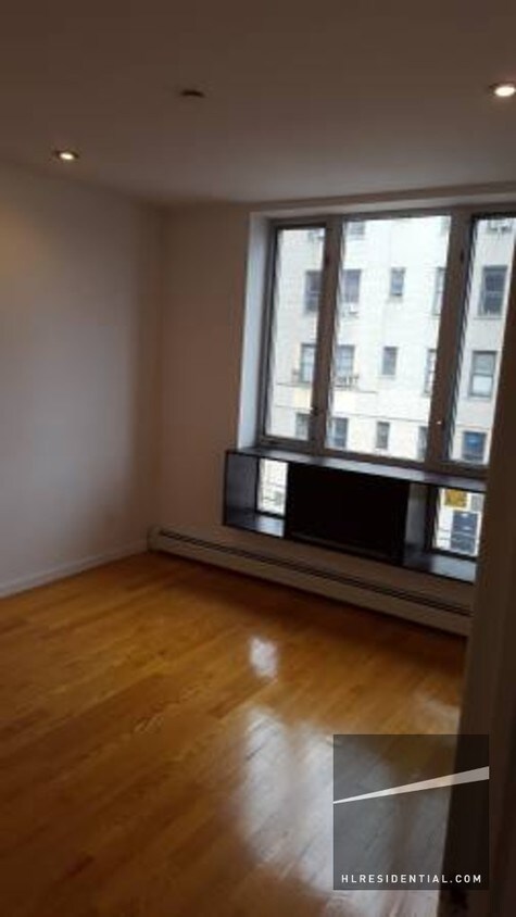 Foto del edificio - 8220 Britton Ave