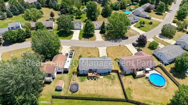 Foto del edificio - Updated 3-Bed Home with 2-Car Garage and Fenced in Yard on .23+ Acres, Near GVSU
