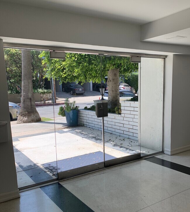 Foto del edificio - 11645 Chenault St
