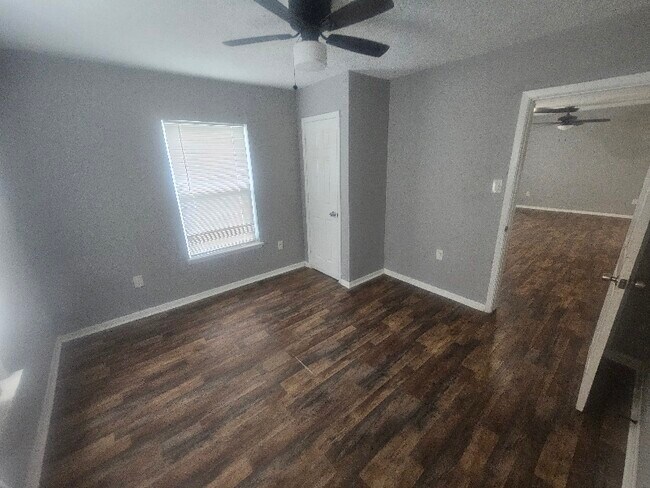 Building Photo - 7909 Brutus St