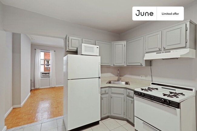 Building Photo - 306 E 83rd St