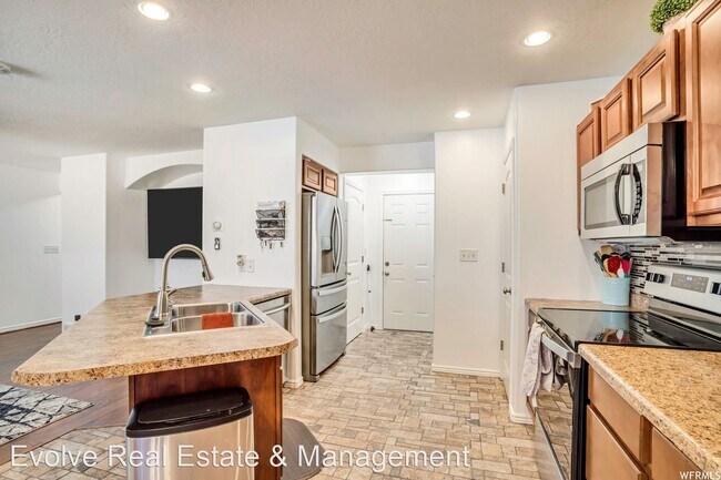 Foto del edificio - 4 br, 3.5 bath House - 1233 Firefly Dr