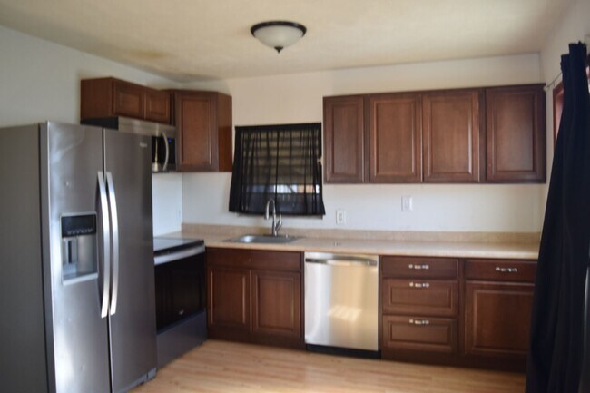 Foto del edificio - Charming unfurnished 1 bd. 1 bath cottage Available 12/1/2025