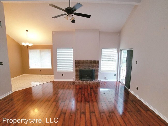 Building Photo - 3 br, 2.5 bath House - 15814 Oak Mountain Dr.