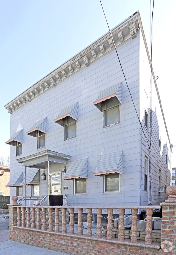 Building Photo - 18-31 124th St
