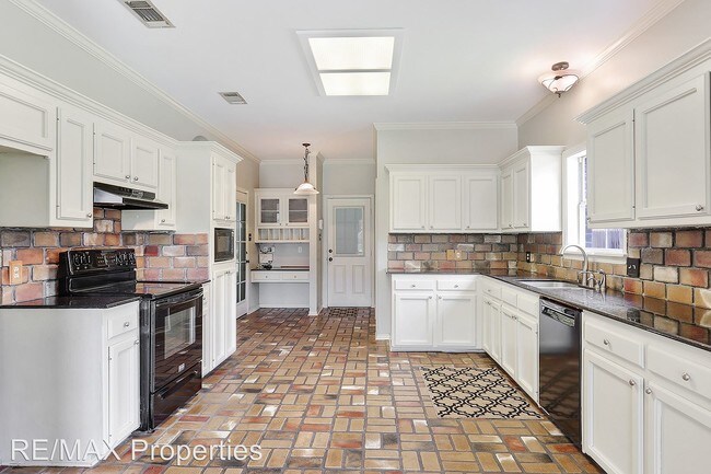 Building Photo - 3 br, 2 bath House - 17235 Rennes Rd.