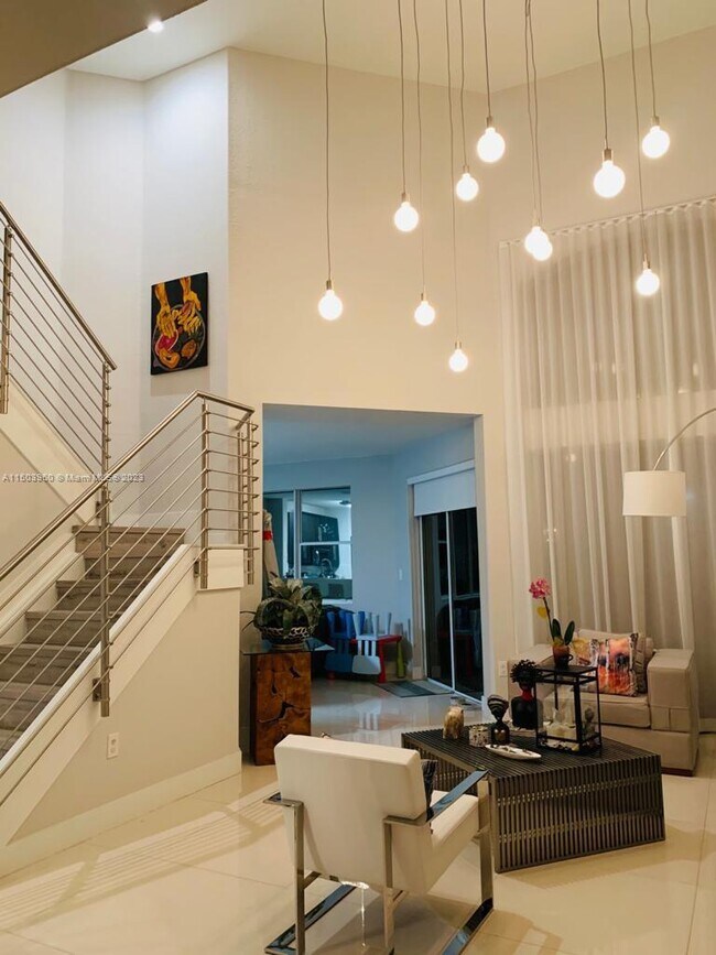 Foto del edificio - 5521 NW 112th Ct