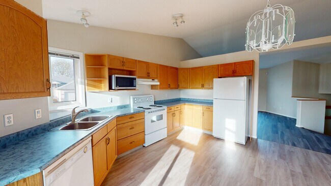 Photo du bâtiment - 10317-10374 74 Ave