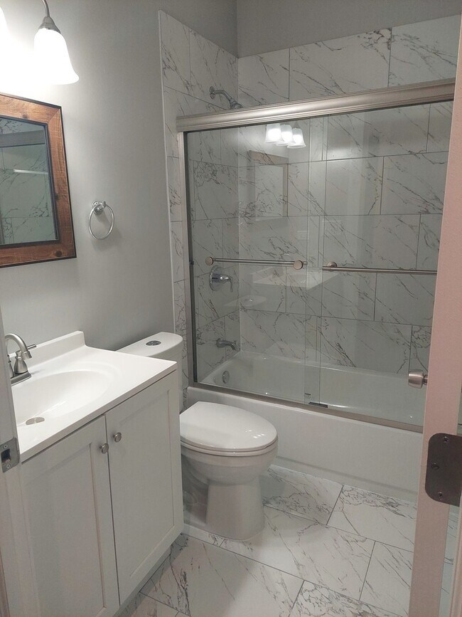 Building Photo - 4117 S Albany Ave