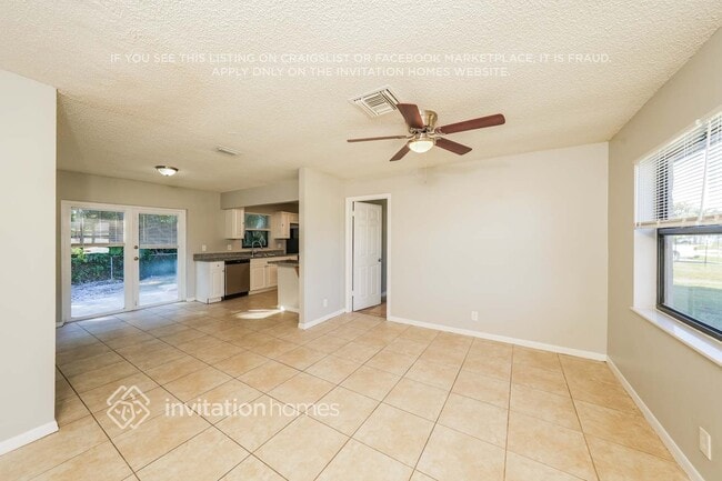 Building Photo - 9014 Fashion Pl