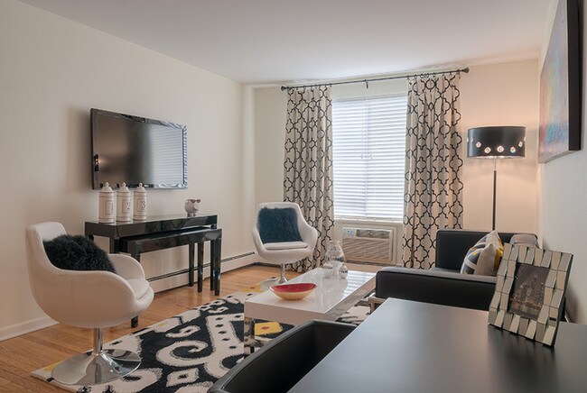 Foto del edificio - 3510 N Pine Grove Ave