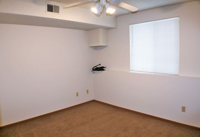 Building Photo - $1,025 | 2 Bedroom, 1 Bathroom Condo | Pet...