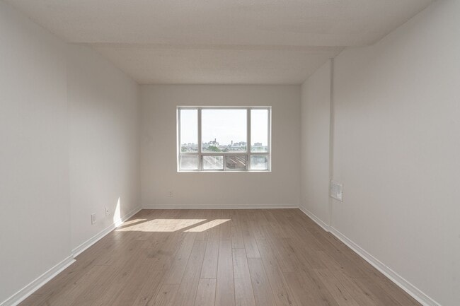 Building Photo - 333 Sidney Belsey Crescent