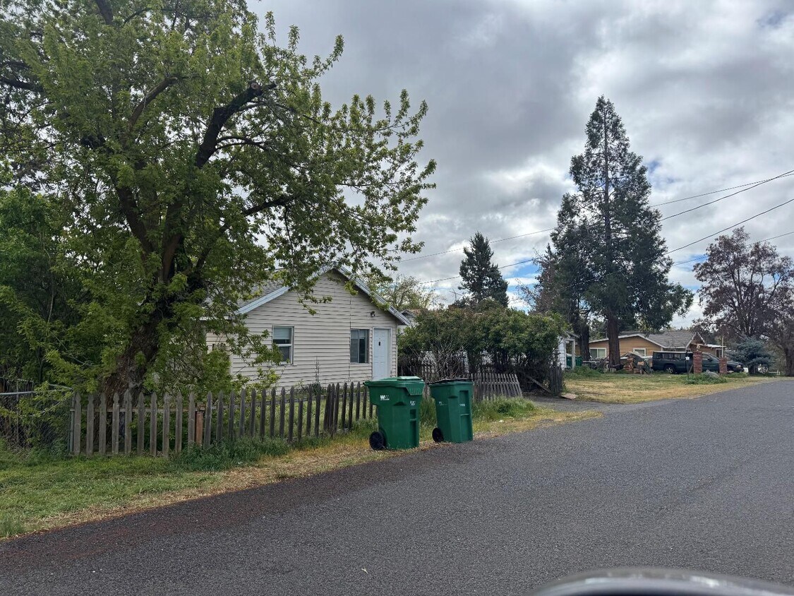 Foto del edificio - 3427 Chelsea St