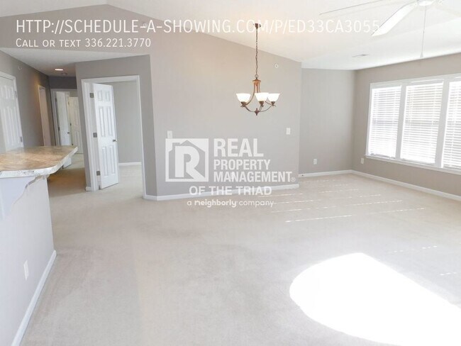 Foto del edificio - 2BR/2BA Condo just off Wendover near The P...