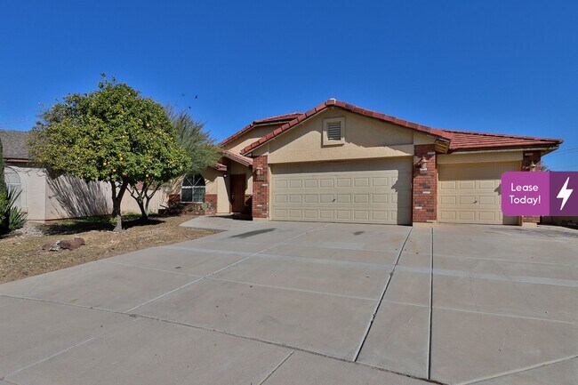 Building Photo - 5006 E Magnus Dr