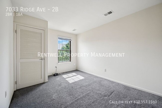 Foto del edificio - 7033 Ridge Ave