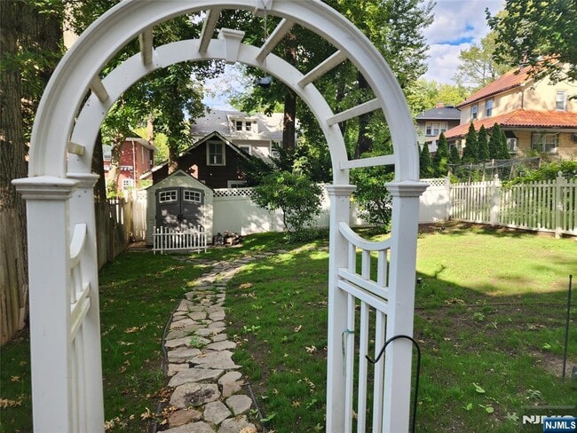 Foto del edificio - 17 Cottage Pl