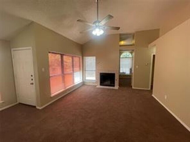 Foto del edificio - 1319 Glencliff Ct