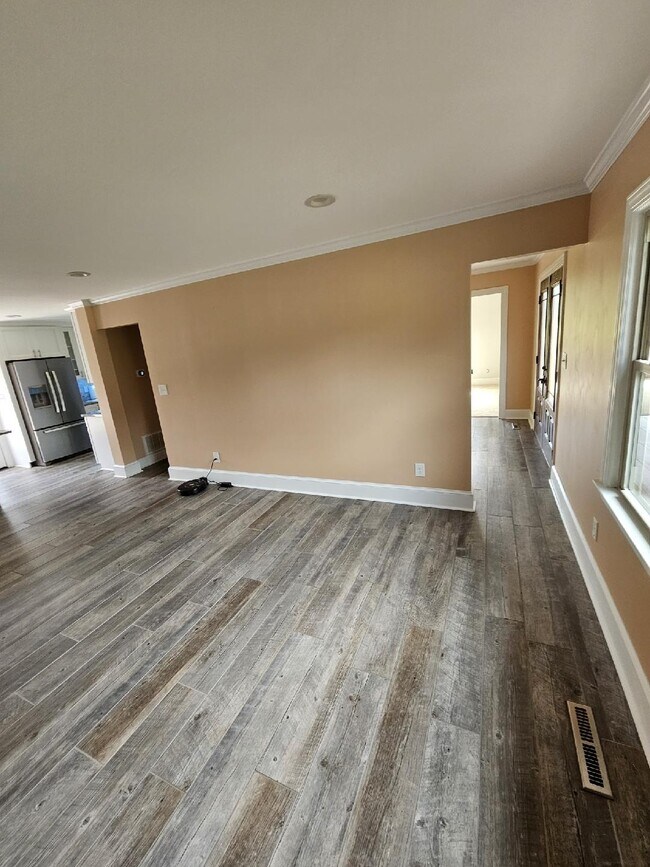 Building Photo - 217 Windsor Rd