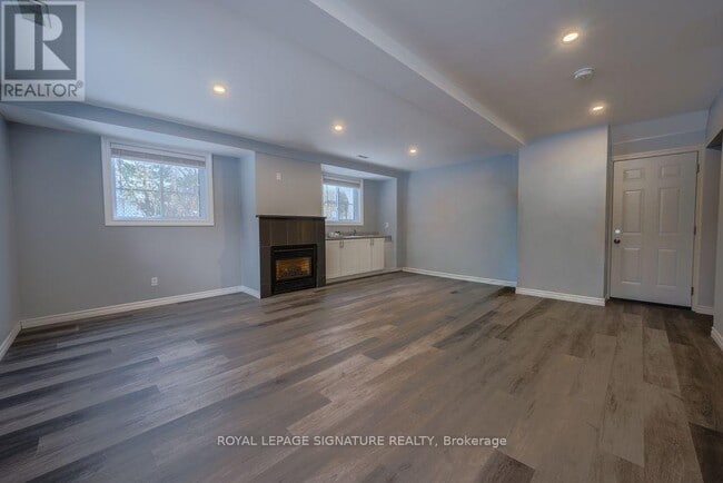 Building Photo - 2111 Lynn Heights Dr
