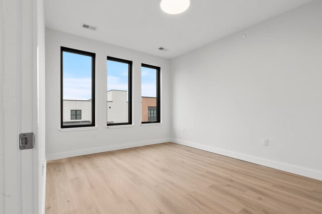 Building Photo - 407 Highland Ave