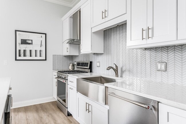 Building Photo - 7652 Madison Street Unit 412