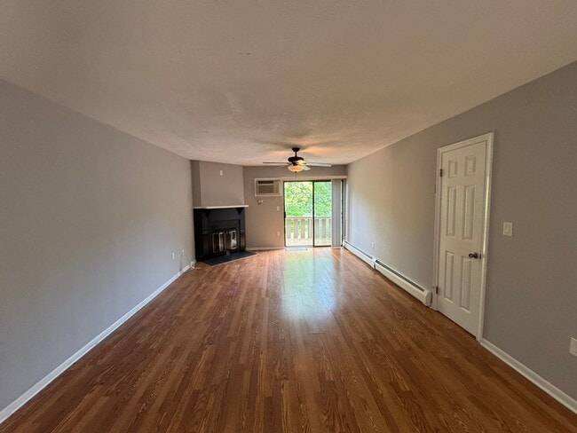 Building Photo - Spacious Shoreline 2 Bedroom Condo