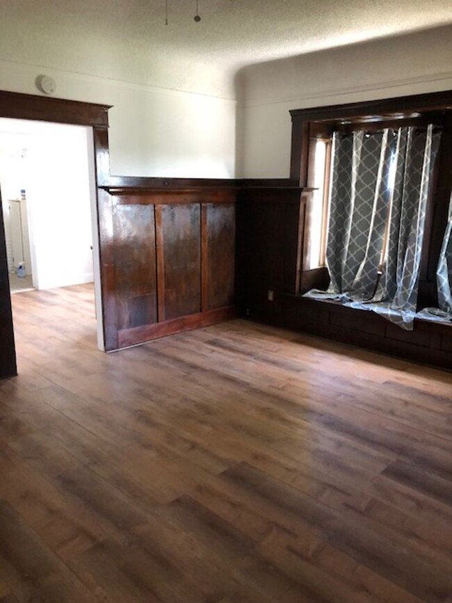 Building Photo - 4 Bedroom Home in The Country