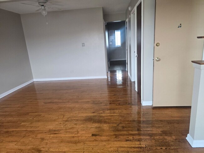 Foto del edificio - 9595 Maple Dr