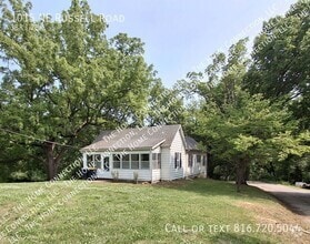 Building Photo - 1015 NE Russell Rd.